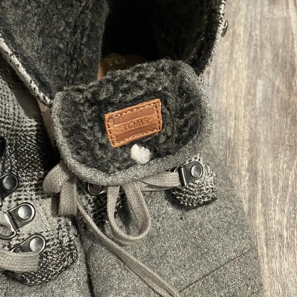 TOMS Gray Plaid Lace Up Flat Booties - Picture 4 of 11